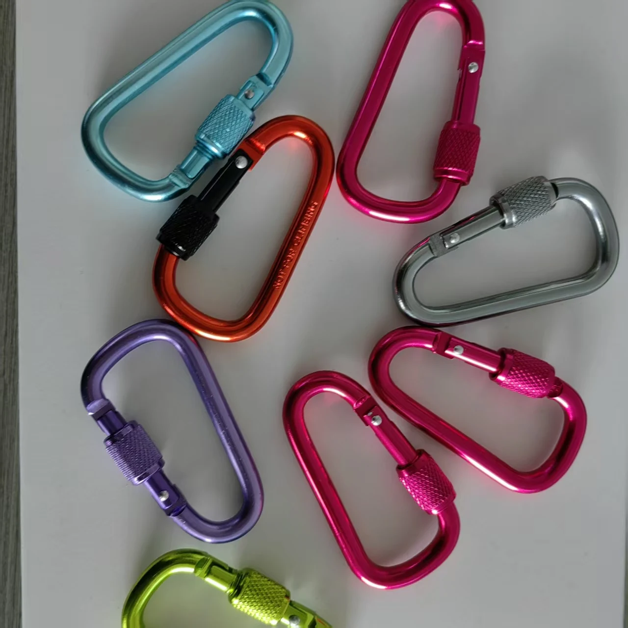 Heavy Duty Aluminum D‑Shaped Locking Carabiner Keychain Clip for Outdoor Camping Hiking Backpack
Heavy Duty Aluminum D‑Shaped Locking Carabiner Keychain Clip for Outdoor Camping Hiking Backpack
