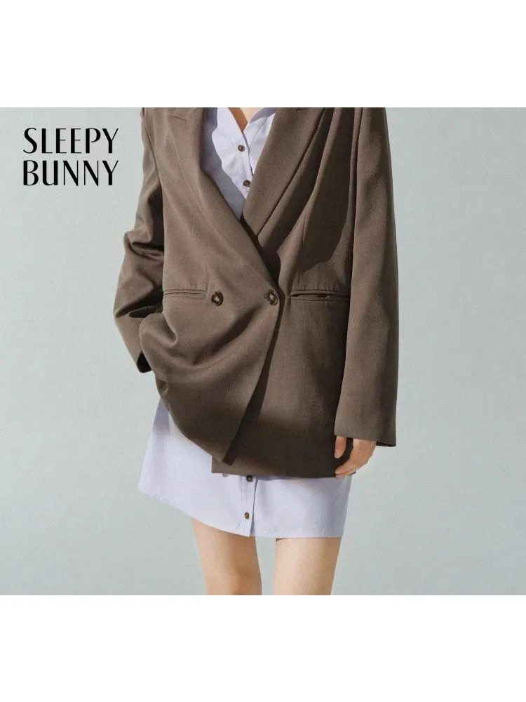 Lady Double Breasted Peak Lapel Blazer Women Relaxed Fit Tailored Suit Jacket Chic Spring Office Commuter Casual Outerwear
Lady Double Breasted Peak Lapel Blazer Women Relaxed Fit Tailored Suit Jacket Chic Spring Office Commuter Casual Outerwear