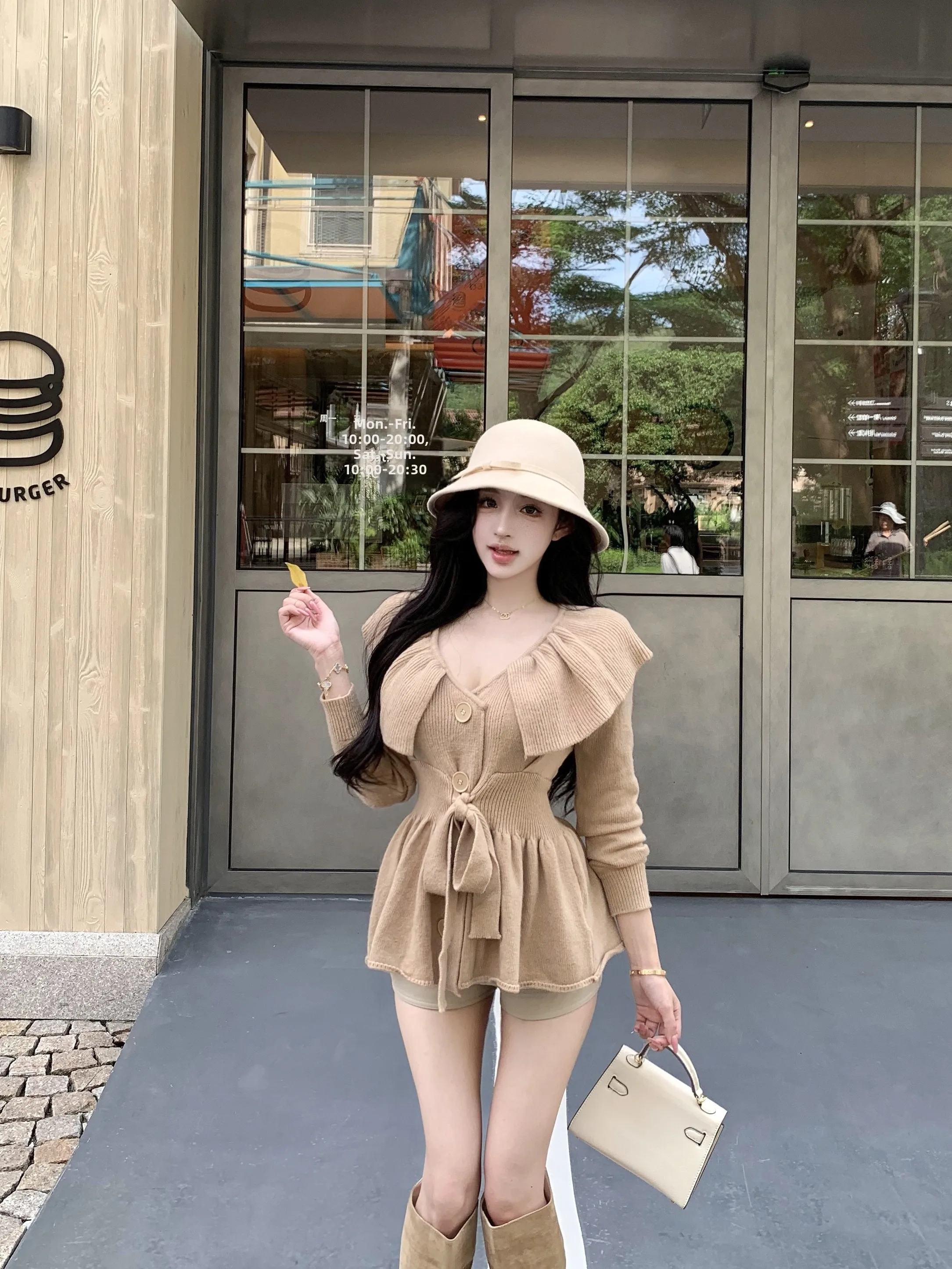 Khaki Lace Trim V-Neck Knitted Open Cardigan Women's Spring Belted Slim Fit Sweater Jacket Design Long Sleeve Top
Khaki Lace Trim V-Neck Knitted Open Cardigan Women's Spring Belted Slim Fit Sweater Jacket Design Long Sleeve Top