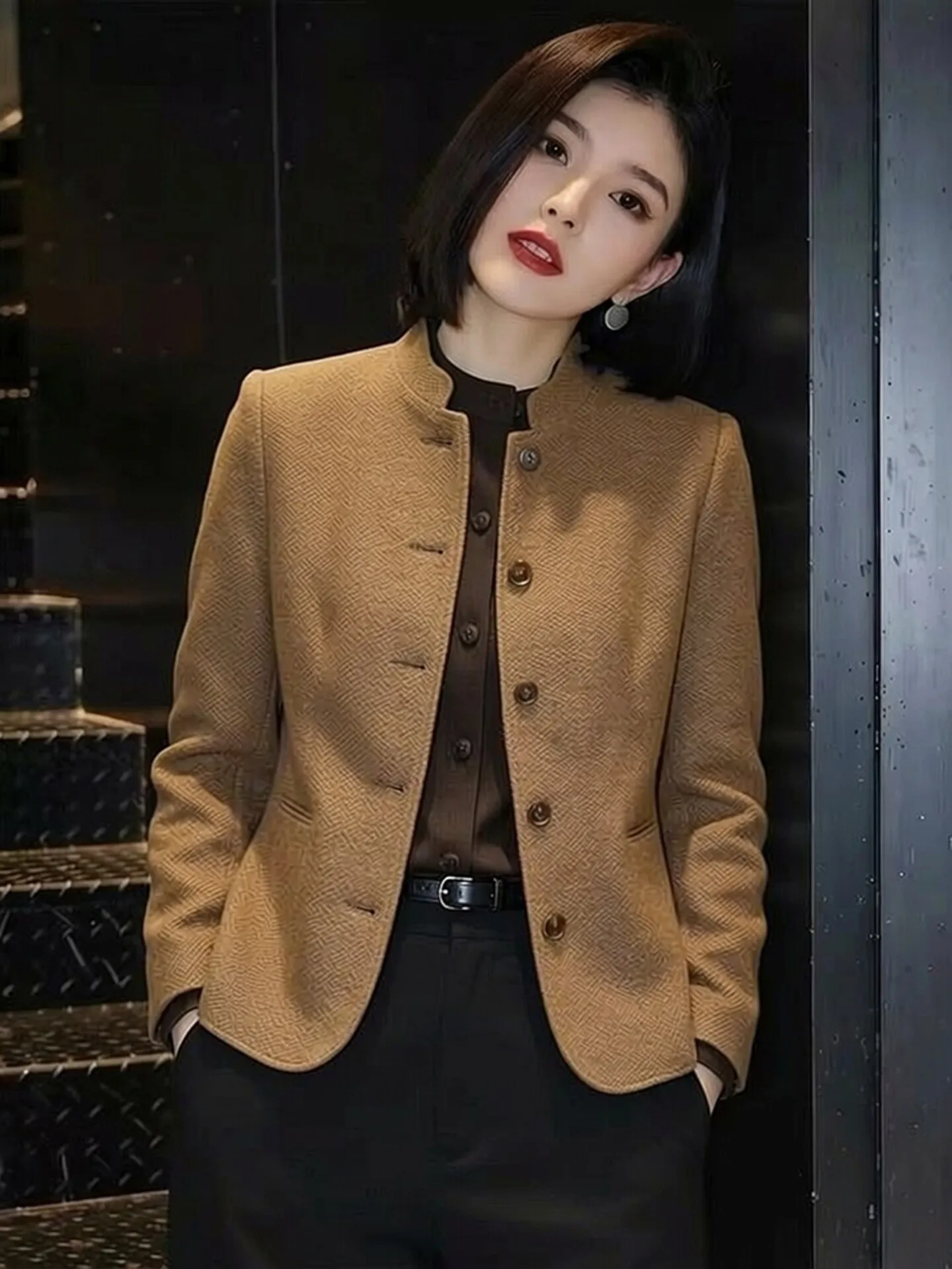Elegant Single-Button Short Jacket Women's Fashion Retro Style Spring 2026 High-End Top Commute Style Standard Fit
Elegant Single-Button Short Jacket Women's Fashion Retro Style Spring 2026 High-End Top Commute Style Standard Fit