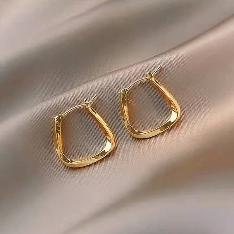 Simple Design Gold Color Geometric Twisted Square Hoop Earrings for Women Creative Young Girls Party Wedding Jewelry
Simple Design Gold Color Geometric Twisted Square Hoop Earrings for Women Creative Young Girls Party Wedding Jewelry