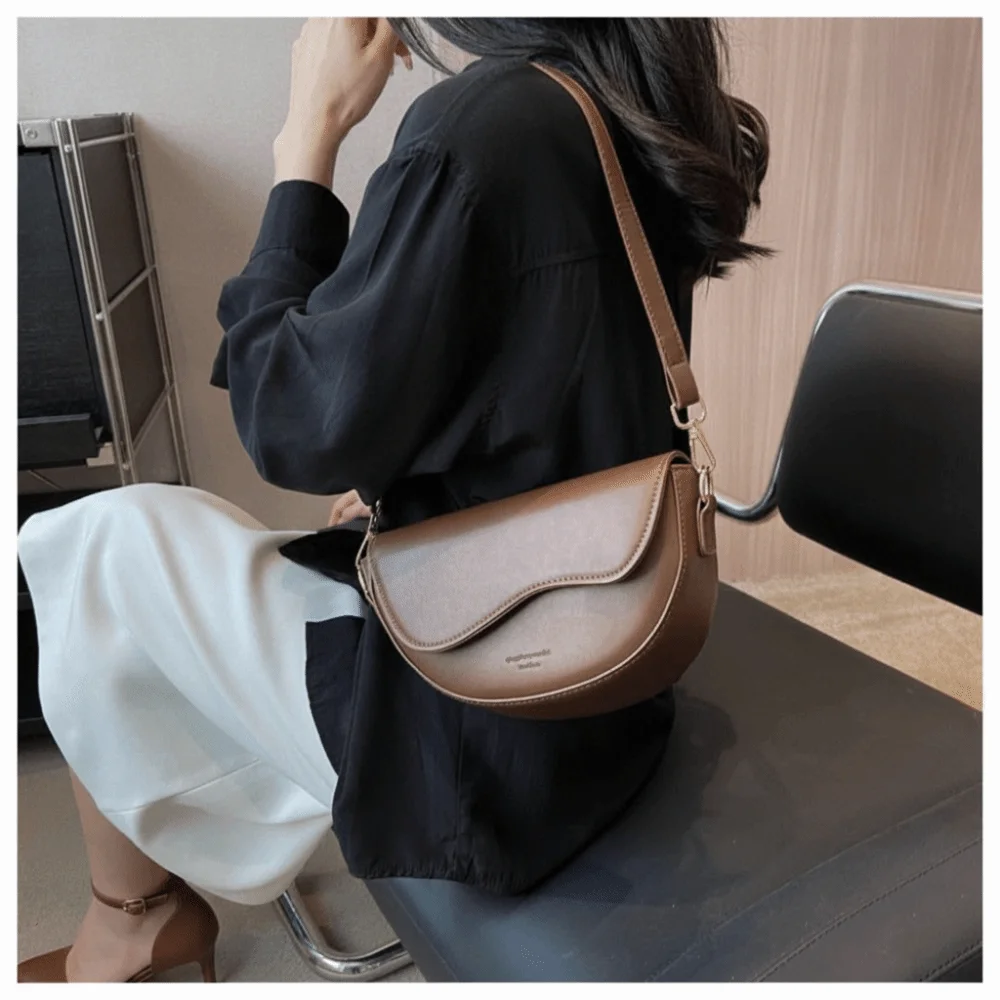Fashion PU Leather Saddle Shoulder Bag Solid Color Flap Design Underarm Bag Wide Strap Crossbody Bag Women Girls
Fashion PU Leather Saddle Shoulder Bag Solid Color Flap Design Underarm Bag Wide Strap Crossbody Bag Women Girls