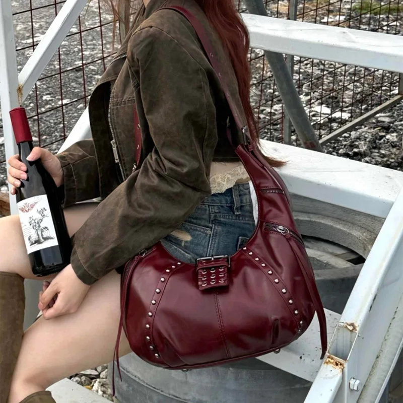 Women's Vintage Rivet Decorative Belt Buckle Shoulder Bag Ladies Large Capacity Shoulder Bag 2025 New Fashion Motorcycle Handbag
Women's Vintage Rivet Decorative Belt Buckle Shoulder Bag Ladies Large Capacity Shoulder Bag 2025 New Fashion Motorcycle Handbag