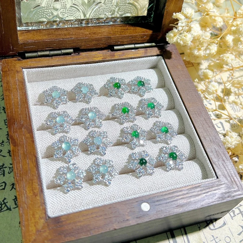New Chinese-style natural blue water jadeite with ice flower pattern and sun-green silver needle inlay, women's vintage elegant
New Chinese-style natural blue water jadeite with ice flower pattern and sun-green silver needle inlay, women's vintage elegant