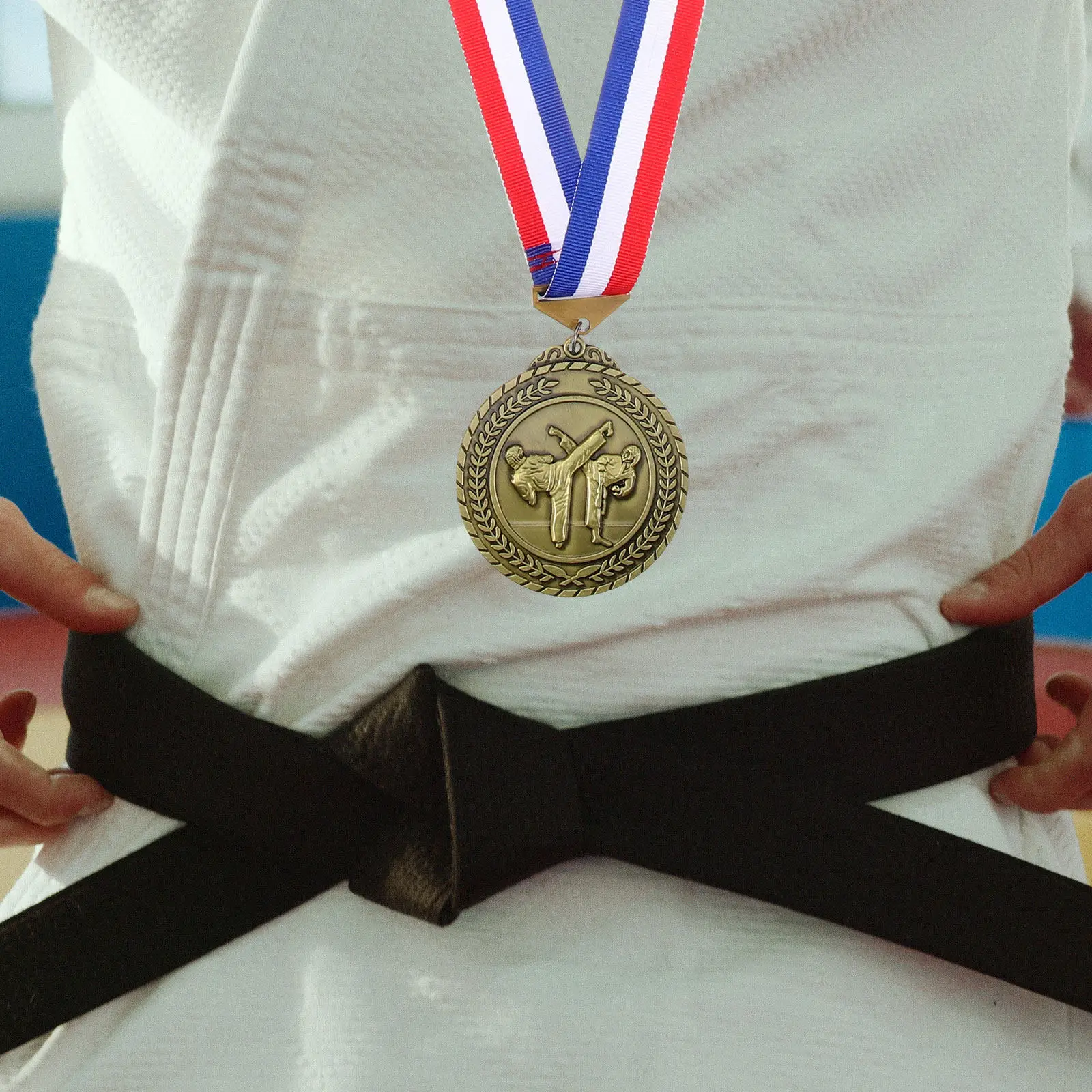 Премиальная металлическая медаль для боевых искусств из цинкового сплава, награда для соревнований, почетная награда с подвесной табличкой для достижений в тренировках
Премиальная металлическая медаль для боевых искусств из цинкового сплава, награда для соревнований, почетная награда с подвесной табличкой для достижений в тренировках