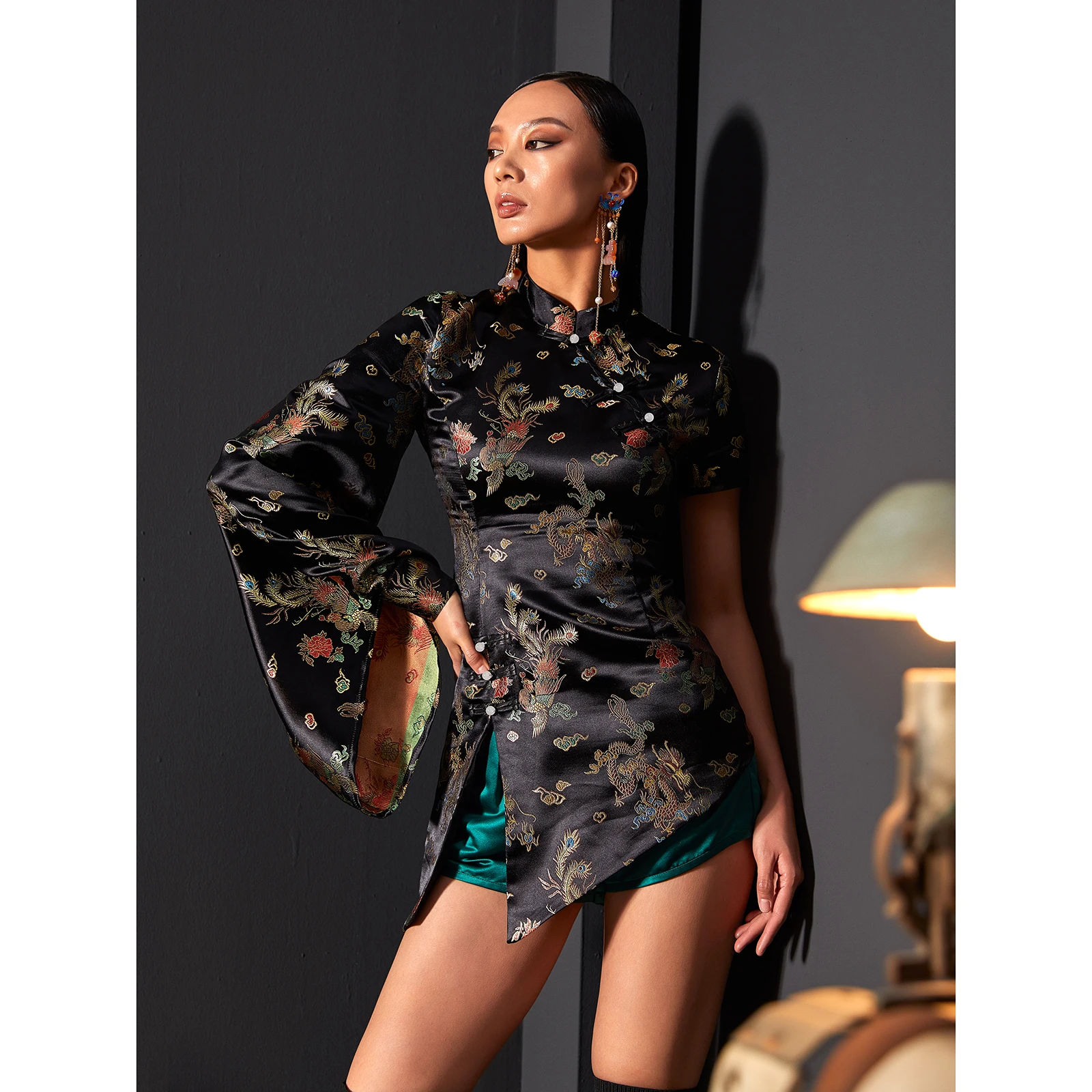 Оригинальный дизайн, уникальная серия Sle k, асимметричный топ Sve Slim Fit из шелкового материала, традиционный китайский костюм
Оригинальный дизайн, уникальная серия Sle k, асимметричный топ Sve Slim Fit из шелкового материала, традиционный китайский костюм