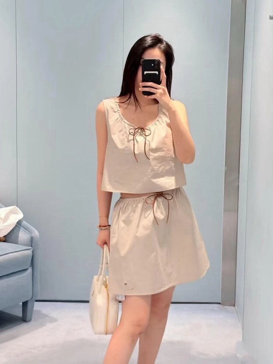 Summer 2026 Women's Soft Drawstring Vest Set Khaki Sleeveless A-Line Skirt Two-Piece Suit Casual Comfortable Fashion Ensemble
Summer 2026 Women's Soft Drawstring Vest Set Khaki Sleeveless A-Line Skirt Two-Piece Suit Casual Comfortable Fashion Ensemble