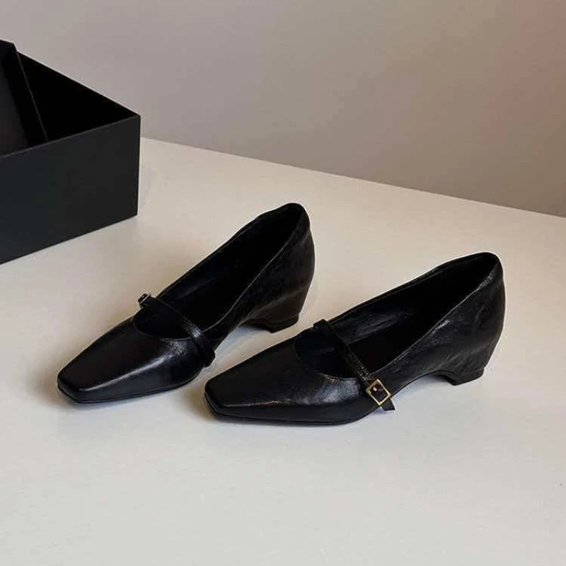 French Vintage Square Head Low Heel Camellia New Women's Shoes Spring Autumn Thick Heel Single Shoes Black Versatile Casual
French Vintage Square Head Low Heel Camellia New Women's Shoes Spring Autumn Thick Heel Single Shoes Black Versatile Casual
