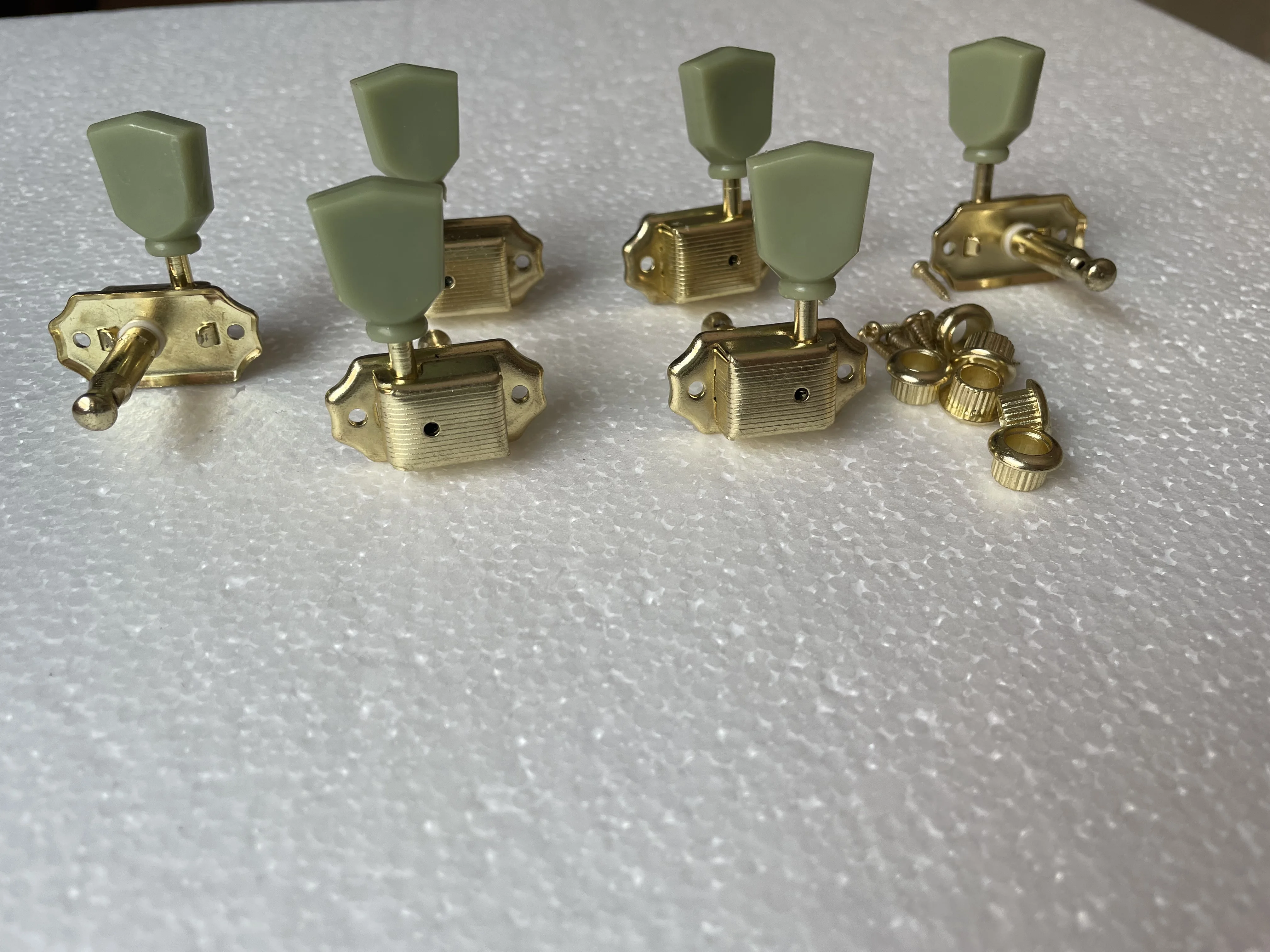 Vintage Guitar Tuning Pegs Machine Heads, Greenish Button, Gold, 3L3R, LP, GB Style, ELectric, Turners, 6 Pcs
Vintage Guitar Tuning Pegs Machine Heads, Greenish Button, Gold, 3L3R, LP, GB Style, ELectric, Turners, 6 Pcs