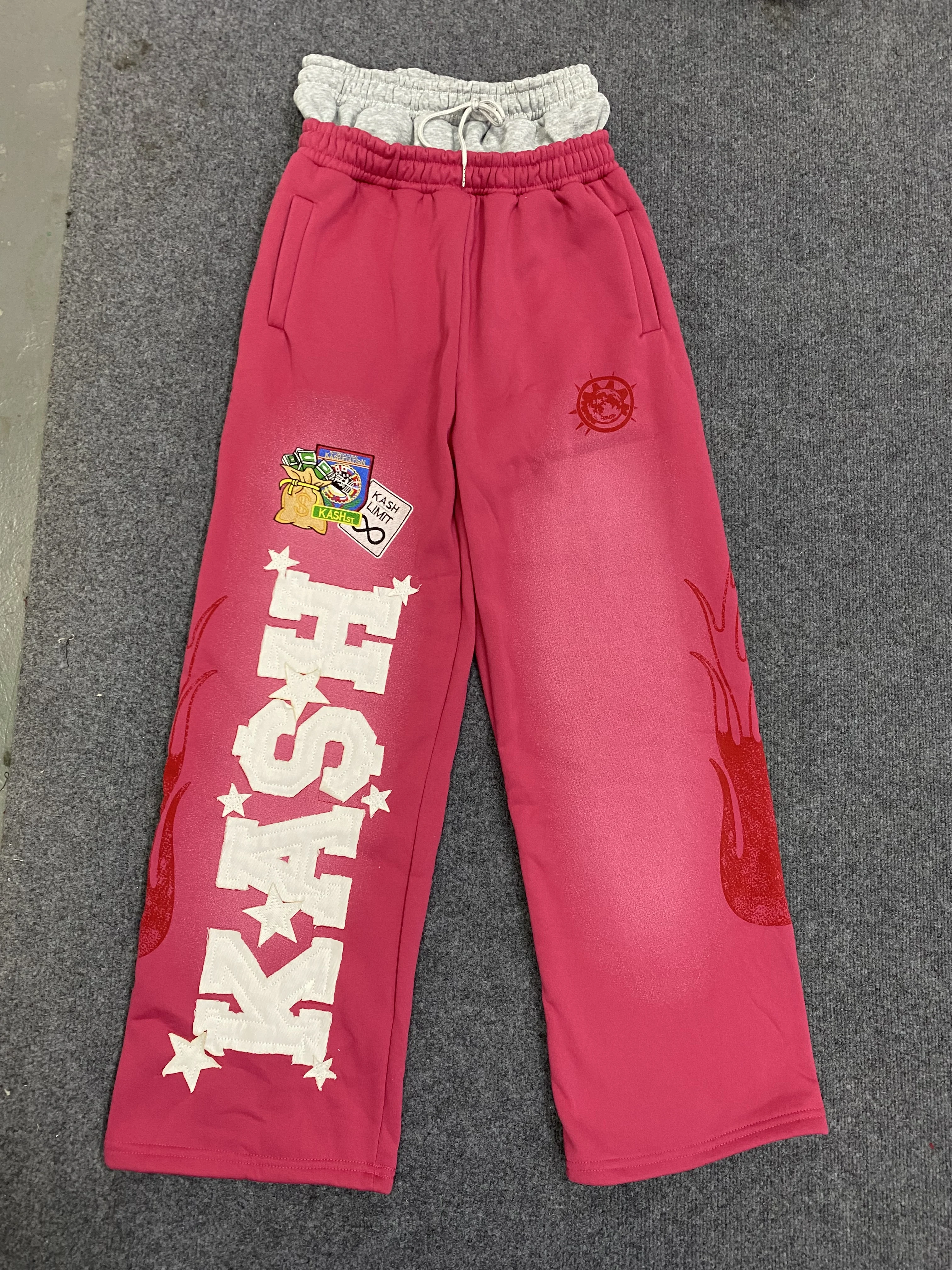 Double waisted striped pants, contrasting fake two-piece splicing straight leg pants, casual sports pants for men and women
Double waisted striped pants, contrasting fake two-piece splicing straight leg pants, casual sports pants for men and women