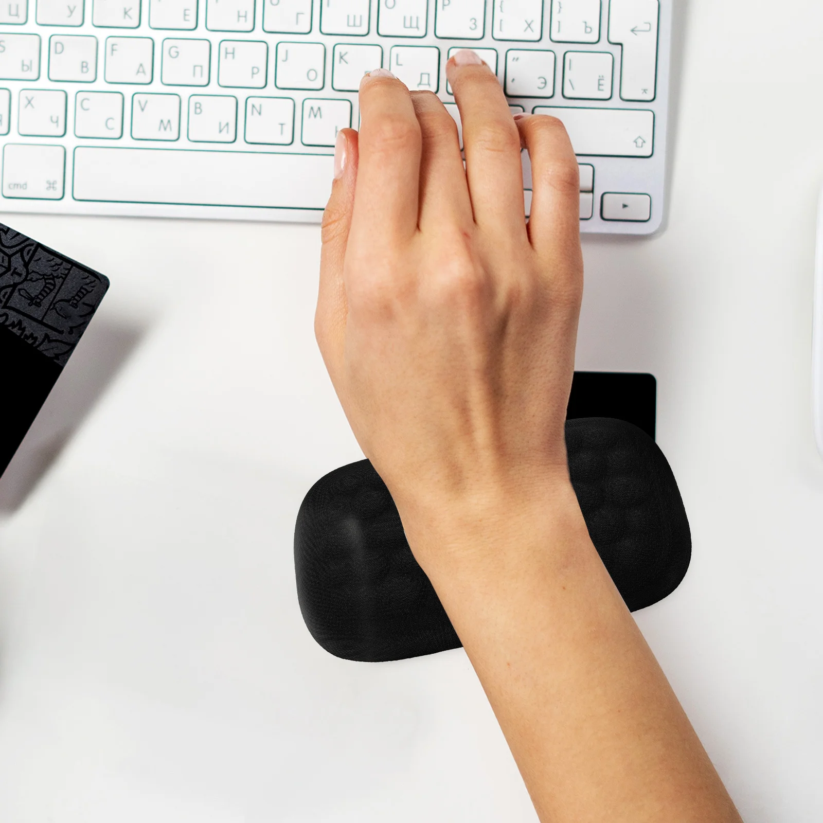 Gaming Keyboard Wrist Rest Pad Memory Foam Massage Points Black Single Hand Laptop Mouse Support Cushion Office Supplies
Gaming Keyboard Wrist Rest Pad Memory Foam Massage Points Black Single Hand Laptop Mouse Support Cushion Office Supplies