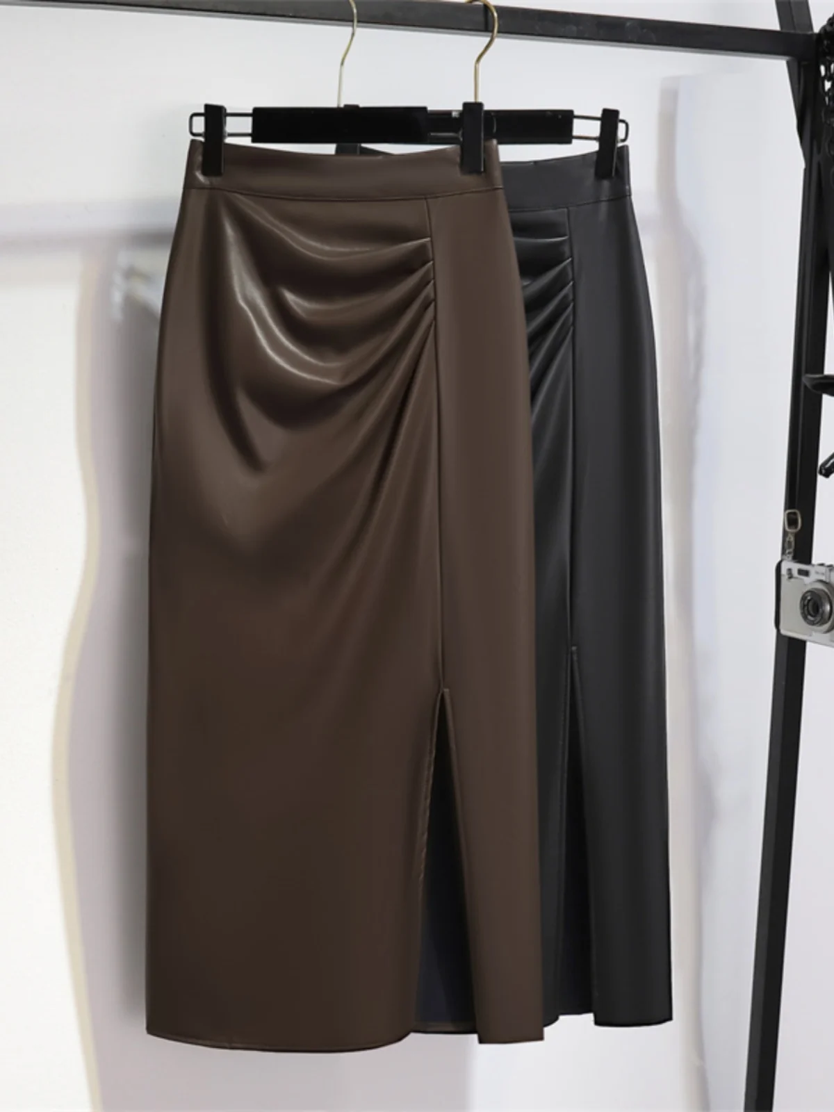 Юбка-трапеция из кожи с высокой талией, плиссированная, средней длины, осенне-зимняя, больших размеров, стройнящая, для женщин, для офиса и повседневной носки
Юбка-трапеция из кожи с высокой талией, плиссированная, средней длины, осенне-зимняя, больших размеров, стройнящая, для женщин, для офиса и повседневной носки