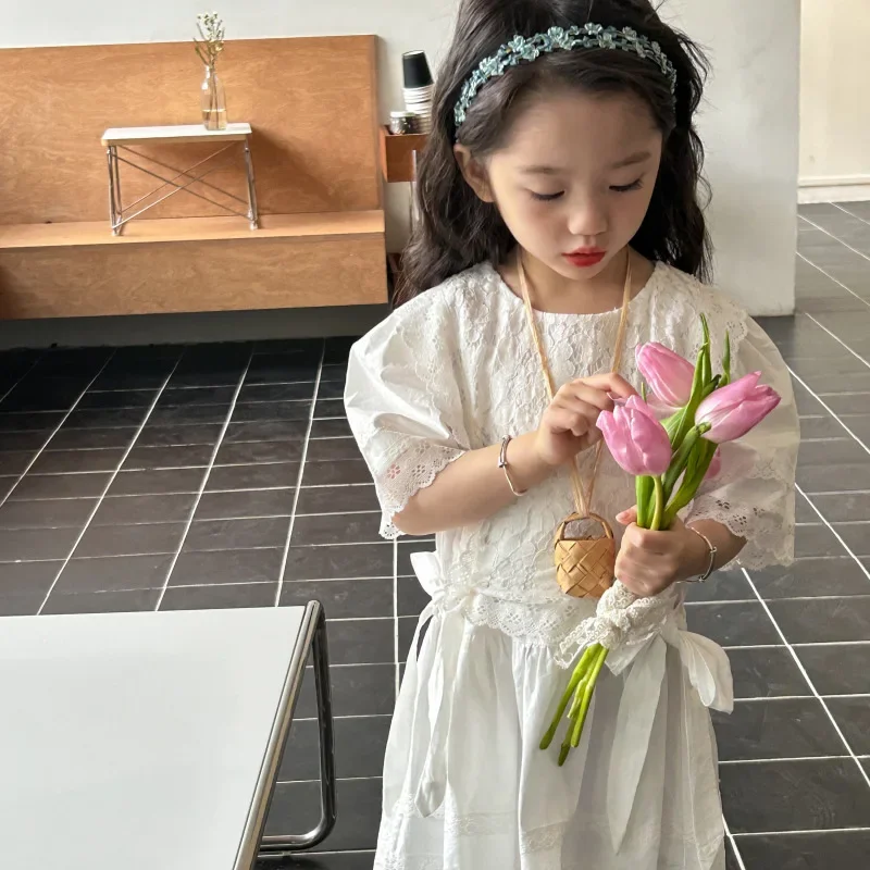 Girls Dress 2024 Summer New Casual and Lightweight Solid Color Lace Bow Fresh Dress Fashion Loose Girls Clothing for Outdoor
Girls Dress 2024 Summer New Casual and Lightweight Solid Color Lace Bow Fresh Dress Fashion Loose Girls Clothing for Outdoor