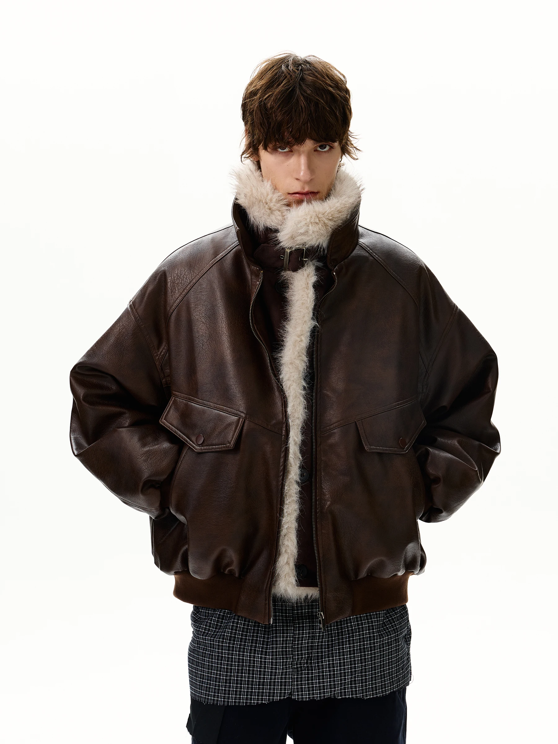 Мужская утепленная кожаная куртка WLNEXT: модная молодежная повседневная модель с длинными рукавами для пар, зимняя теплая.
Мужская утепленная кожаная куртка WLNEXT: модная молодежная повседневная модель с длинными рукавами для пар, зимняя теплая.