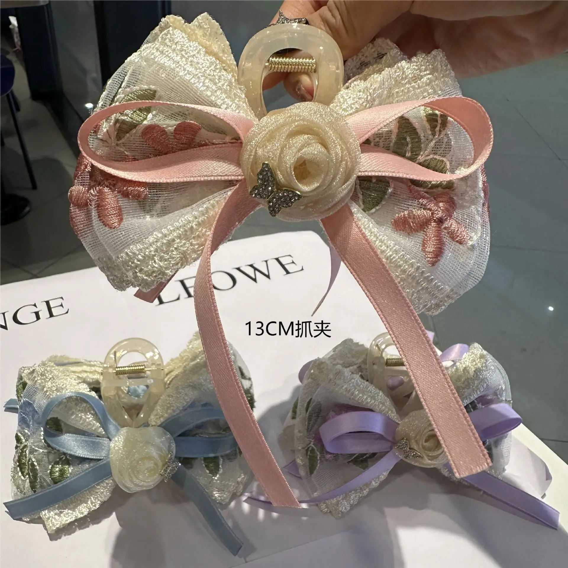 Korean Style Lace Embroidery Double-Layer Bow Claw Clip Elegant Tulle Flower Rhinestone Hairpin Chic Hair Accessories for Women
Korean Style Lace Embroidery Double-Layer Bow Claw Clip Elegant Tulle Flower Rhinestone Hairpin Chic Hair Accessories for Women