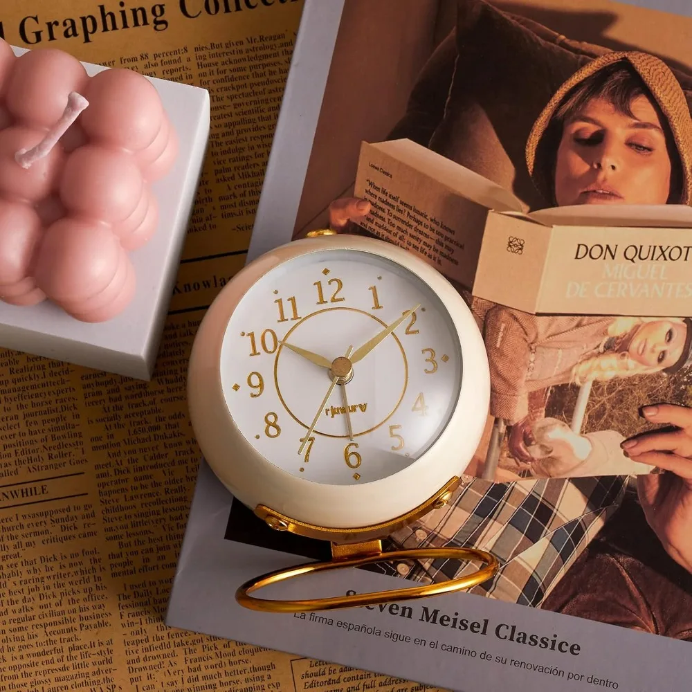 Metal desktop clock, vintage bedroom desktop analog alarm clock, silent, tick-free gold clock
Metal desktop clock, vintage bedroom desktop analog alarm clock, silent, tick-free gold clock