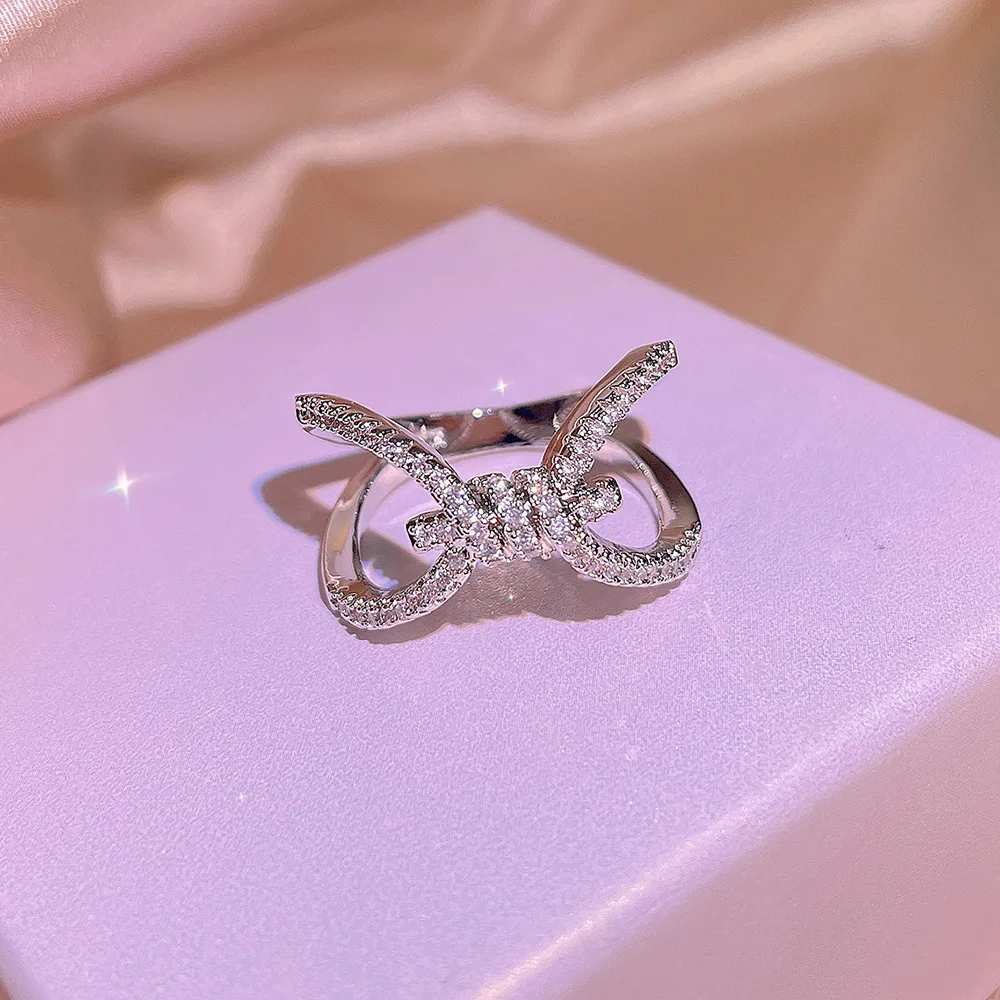 NEW Delicate Openwork Bow With Diamond Couple Ring For Women Geometric Zircon Silver-Plated Valentine's Day Gift Party Jewelry
NEW Delicate Openwork Bow With Diamond Couple Ring For Women Geometric Zircon Silver-Plated Valentine's Day Gift Party Jewelry
