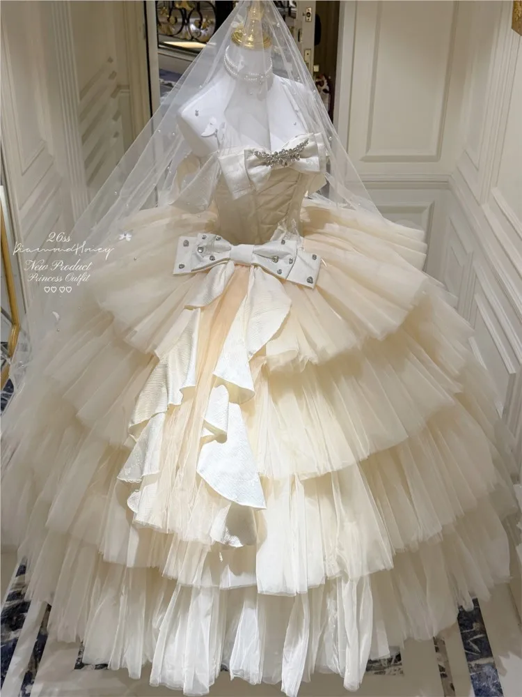 Apricot-colored long wedding dress for adults
Apricot-colored long wedding dress for adults