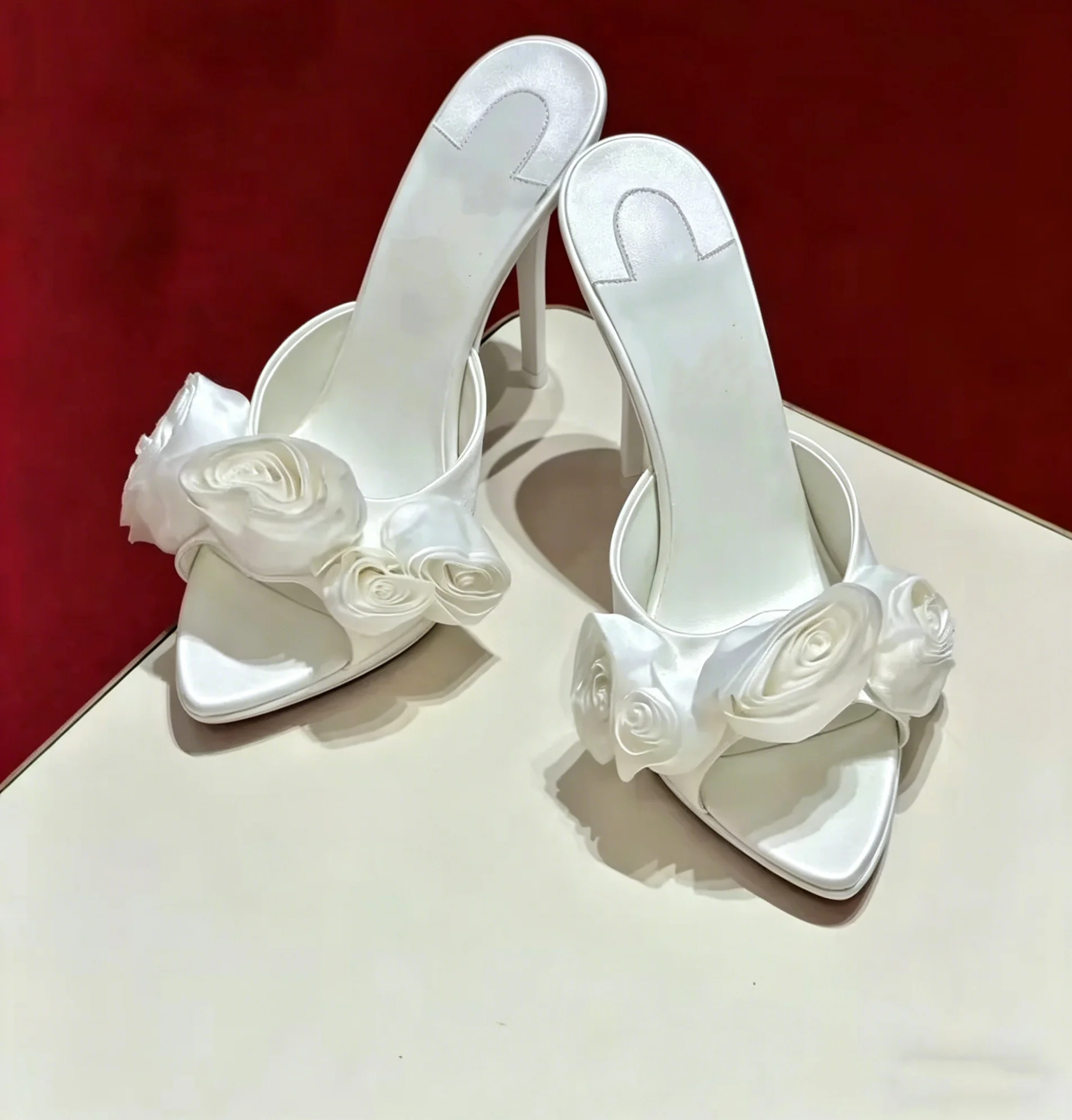 White Poined Toe Outdoor Flowers Summer Women Slippers Stiletto High Heels Slip On Design Large Size Wedding Shoes
White Poined Toe Outdoor Flowers Summer Women Slippers Stiletto High Heels Slip On Design Large Size Wedding Shoes