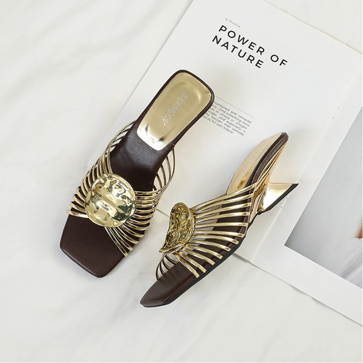 High quality Luxury Fashion High Heel Slippers Metal Braided Retro Women Square Toe Wedges Slip On Casual Outdoor Sandals
High quality Luxury Fashion High Heel Slippers Metal Braided Retro Women Square Toe Wedges Slip On Casual Outdoor Sandals