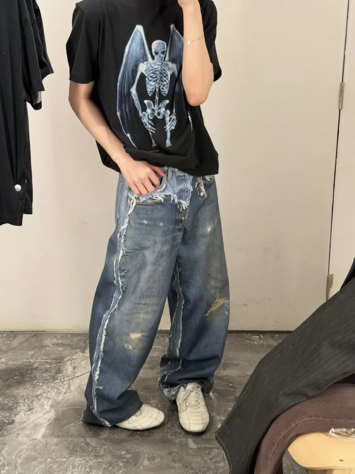 AC 1981m trompe l'oeil printing old and broken 3D printing fake two jeans
AC 1981m trompe l'oeil printing old and broken 3D printing fake two jeans