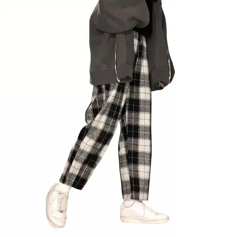 Повседневные брюки в клетку с карманами в уличном стиле, эластичные брюки для подростков и студентов, подходят как для мужчин и женщин, универсальные.
Повседневные брюки в клетку с карманами в уличном стиле, эластичные брюки для подростков и студентов, подходят как для мужчин и женщин, универсальные.