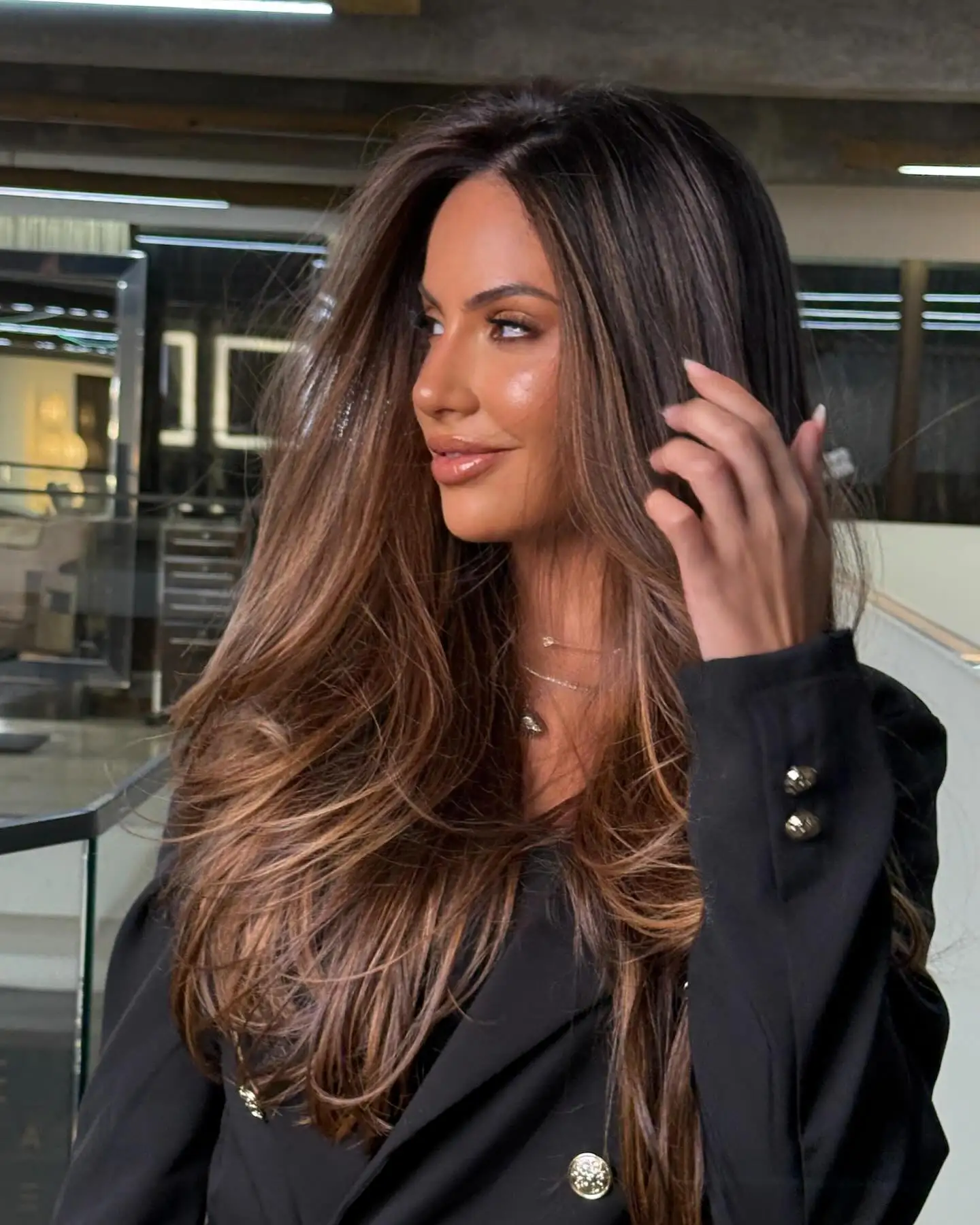 Synthetic Dark Brown Wig Side Part Blonde Brown Streaks Synthetic Glueless Wig Body Wave Wig High Quality Natural Hairline Wig
Synthetic Dark Brown Wig Side Part Blonde Brown Streaks Synthetic Glueless Wig Body Wave Wig High Quality Natural Hairline Wig