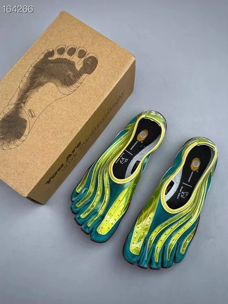 Женские пятипальцевые кроссовки Vibram для йоги, пилатеса и комплексных тренировок, нескользящие, для занятий фитнесом, в коробке, быстрая доставка
Женские пятипальцевые кроссовки Vibram для йоги, пилатеса и комплексных тренировок, нескользящие, для занятий фитнесом, в коробке, быстрая доставка