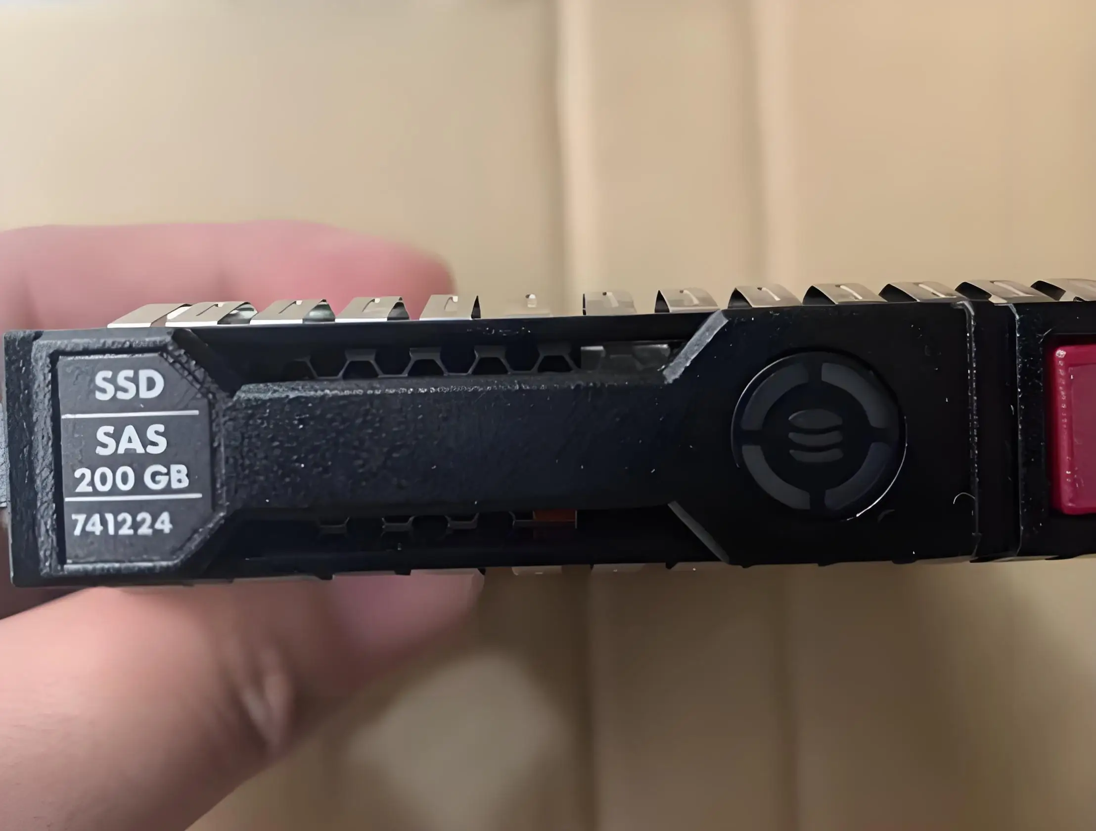 Для 741224-001 741138-B21 741224 200 ГБ SSD SAS 2,5 твердотельный накопитель
Для 741224-001 741138-B21 741224 200 ГБ SSD SAS 2,5 твердотельный накопитель