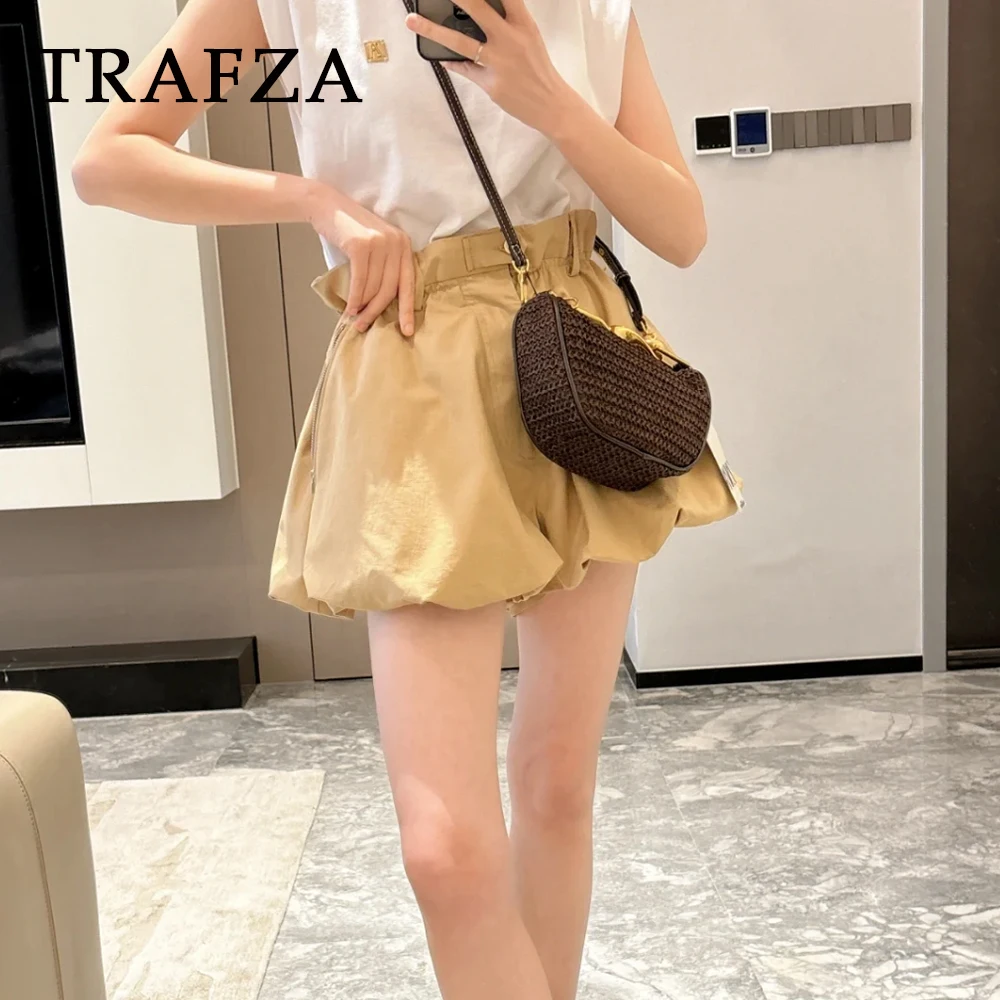 TRAFZA Khaki Balloon Shorts Casual Street Style Elastic Waist Pockets High Waist Summer Fashion 2025 Loose Fit Leisure Pants
TRAFZA Khaki Balloon Shorts Casual Street Style Elastic Waist Pockets High Waist Summer Fashion 2025 Loose Fit Leisure Pants