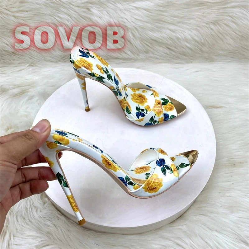 Women's Floral Print Heeled Mules, Yellow Rose Pattern Open Toe Stiletto Slides, Pointed Toe Patent Leather Slip-On Sandals
Women's Floral Print Heeled Mules, Yellow Rose Pattern Open Toe Stiletto Slides, Pointed Toe Patent Leather Slip-On Sandals
