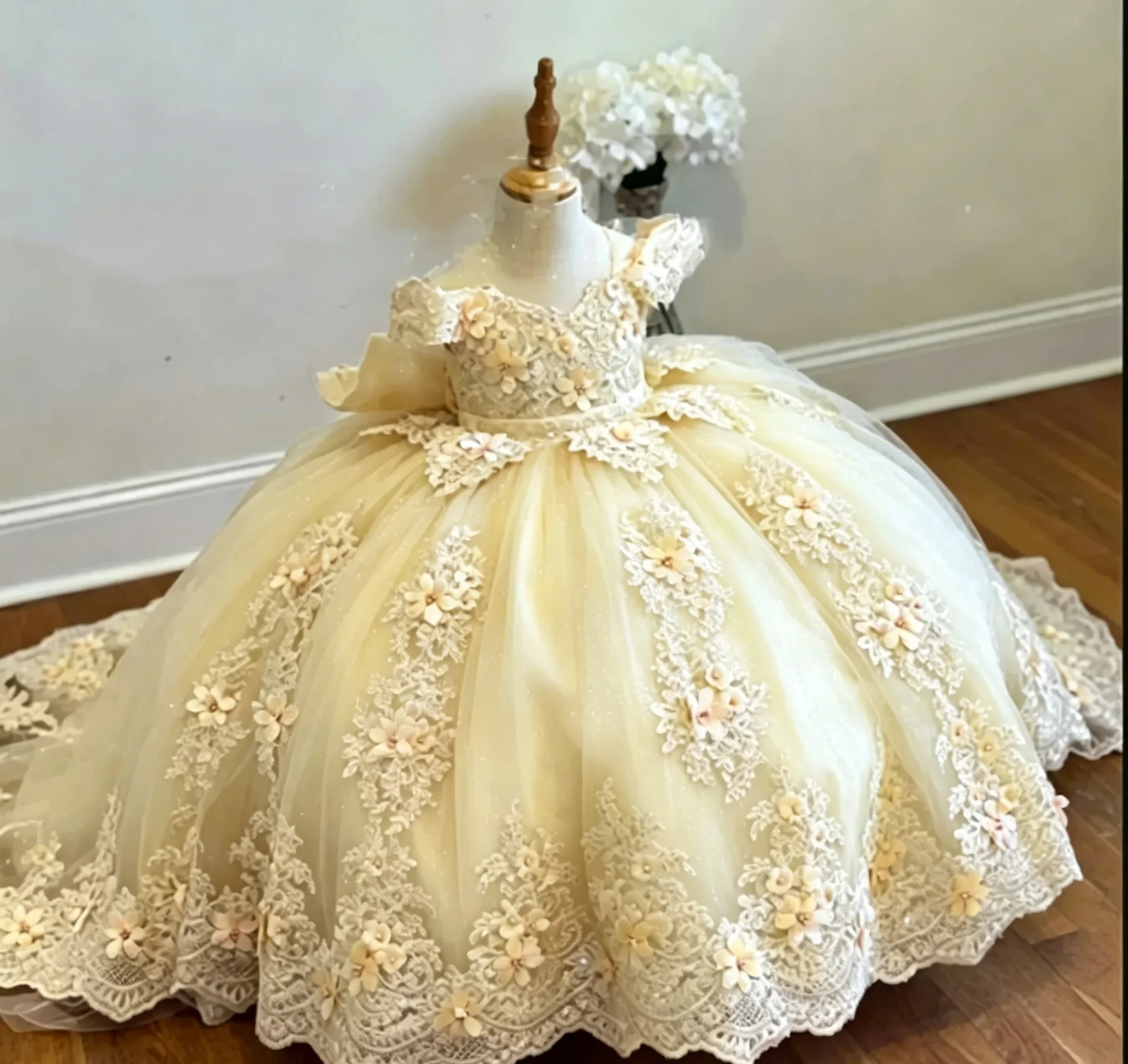 Luxury Customized Flower Girl Dress for Wedding Off Shouldr Appliques Floor Length with Bow First Communion Party Ball Gown
Luxury Customized Flower Girl Dress for Wedding Off Shouldr Appliques Floor Length with Bow First Communion Party Ball Gown