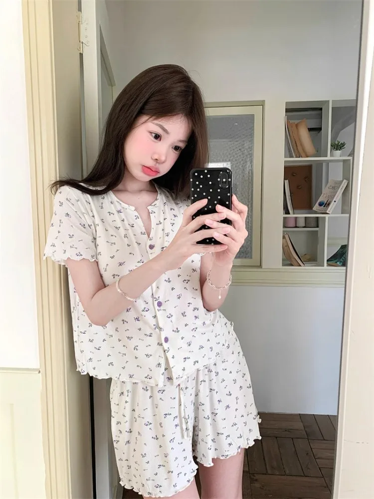 Sweet Floral Sleepwear Women's Summer Short Sleeve Cardigan with Chest Pad Student Can Wear outside Home Clothes Two-Piece Set
Sweet Floral Sleepwear Women's Summer Short Sleeve Cardigan with Chest Pad Student Can Wear outside Home Clothes Two-Piece Set