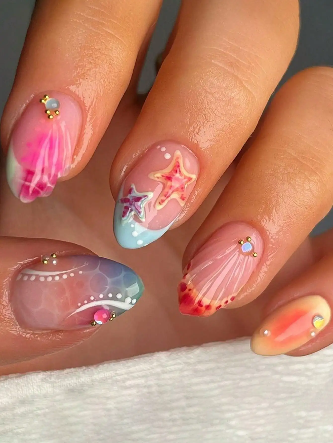 30pcs Y2K Summer Colorful Ocean Element Short Almond Press-On Nails, 3D Orange & Blue Wave, Starfish, Dolphin, Pearl Decor. Ideal for Daily & Summer Beach.
30pcs Y2K Summer Colorful Ocean Element Short Almond Press-On Nails, 3D Orange & Blue Wave, Starfish, Dolphin, Pearl Decor. Ideal for Daily & Summer Beach.