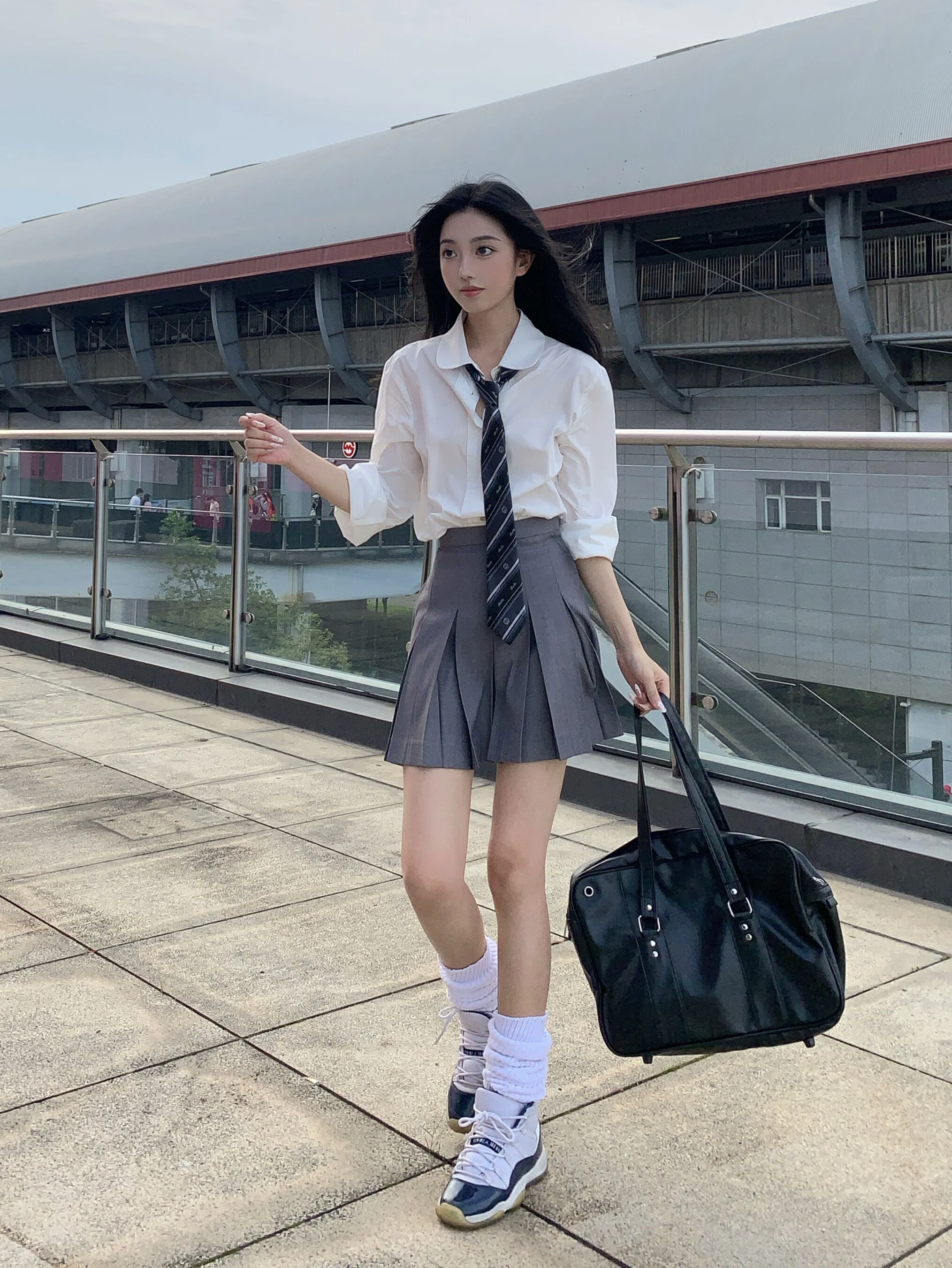 Базовый Sle Маленький дизайн Белый irt 50% Хлопок 50% Модал Универсальный Sle Свободный крой Длинный воротник-стойка Свеч
Базовый Sle Маленький дизайн Белый irt 50% Хлопок 50% Модал Универсальный Sle Свободный крой Длинный воротник-стойка Свеч