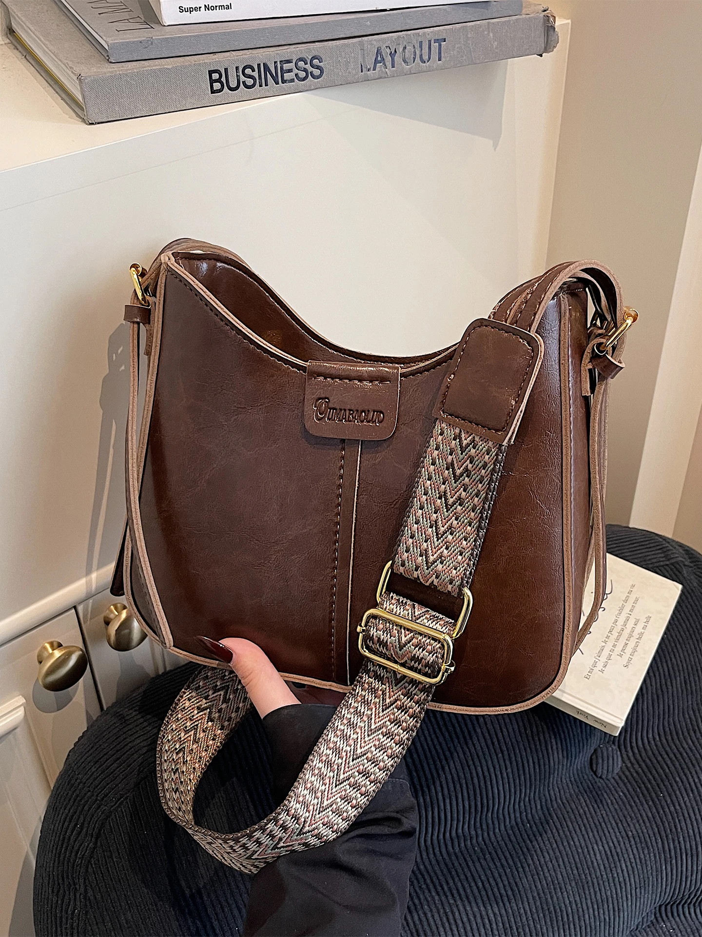 Женская сумка через плечо в стиле ретро, сумка через плечо для поездок на работу, мягкая квадратная сумка из искусственной кожи, модная женская сумка
Женская сумка через плечо в стиле ретро, сумка через плечо для поездок на работу, мягкая квадратная сумка из искусственной кожи, модная женская сумка