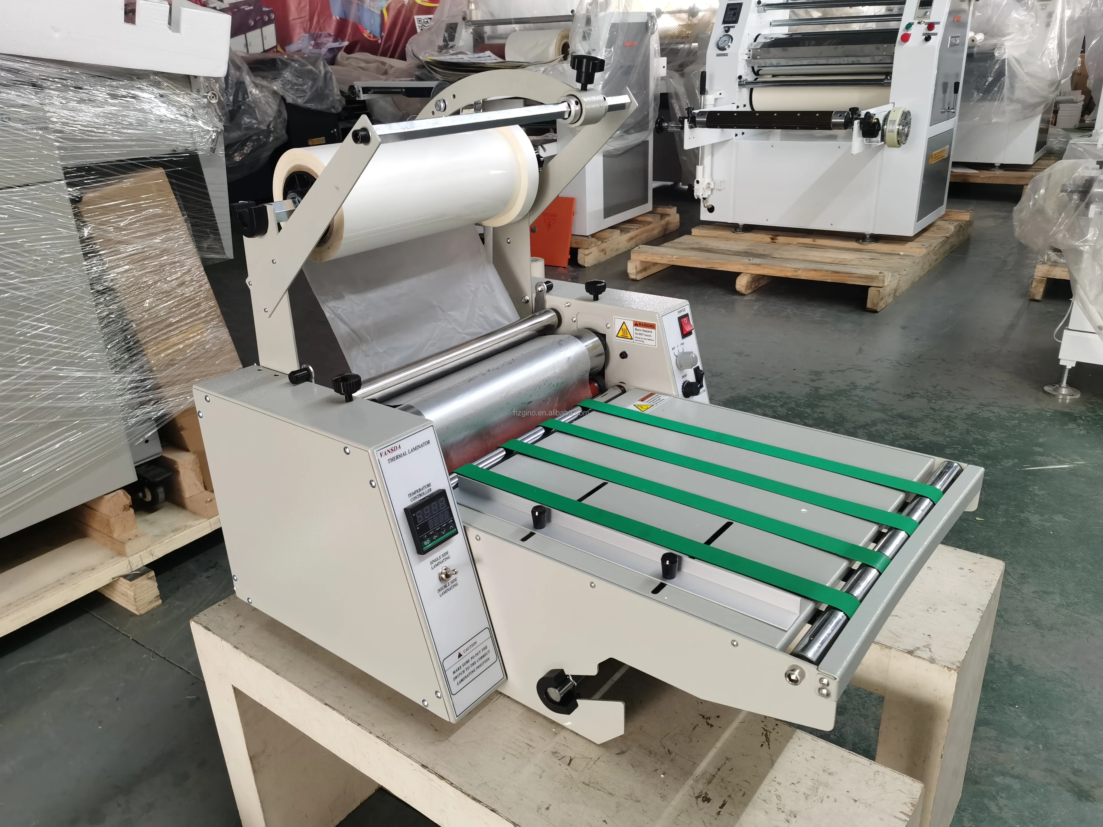 Heavy Duty Single-sided Laminating Machine A3 A4 Desktop Hot Cold Roll Laminator With Conveyor Belt For Commercial Office
Heavy Duty Single-sided Laminating Machine A3 A4 Desktop Hot Cold Roll Laminator With Conveyor Belt For Commercial Office