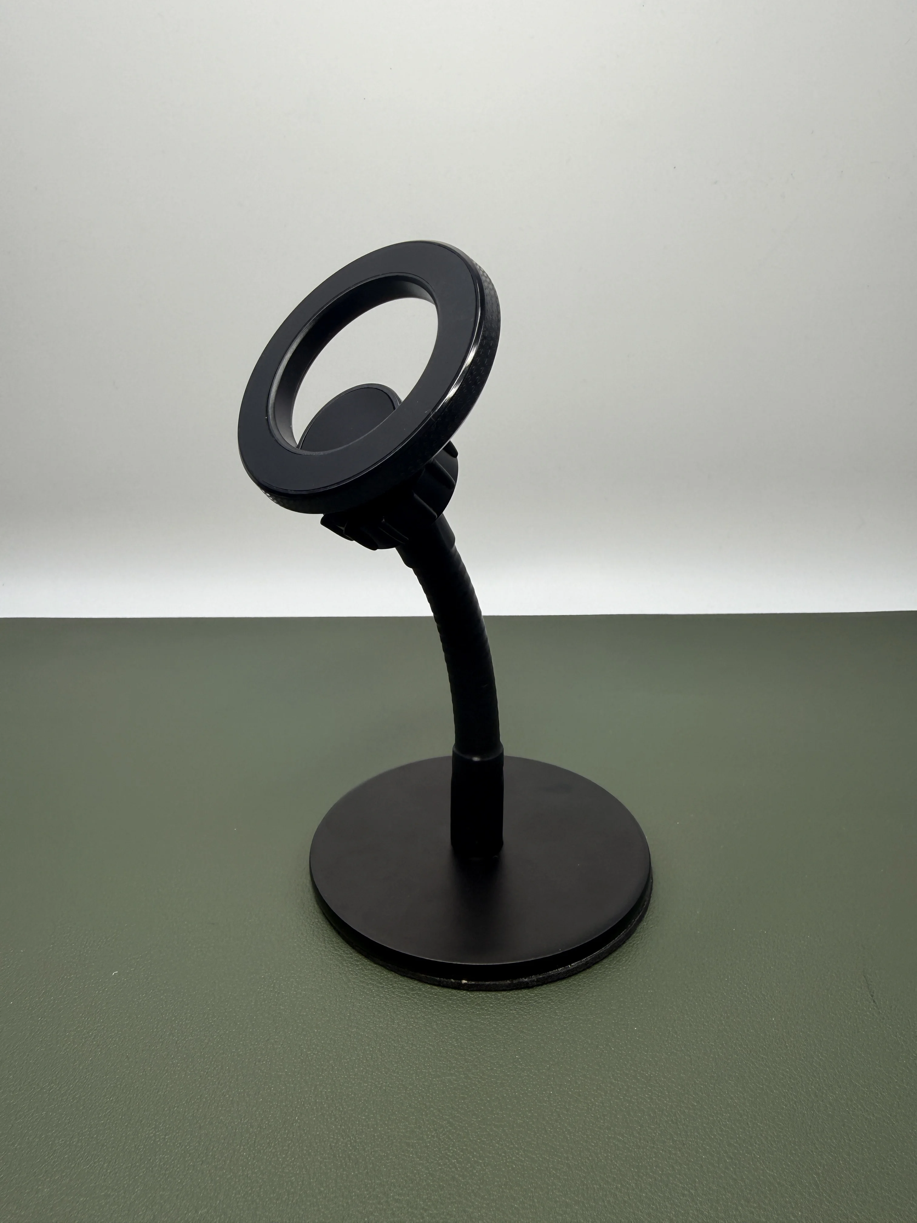 Desktop Magnetic Phone Holder with 80mm Disc And 90mm Universal Hose Clip - Office Organization Accessory
Desktop Magnetic Phone Holder with 80mm Disc And 90mm Universal Hose Clip - Office Organization Accessory