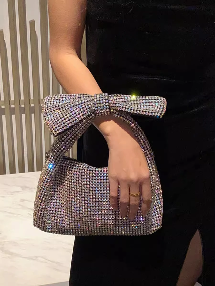2025 Crystal Bow Evening Evening Bags Women Boutique Gorgeous Handmade Rhinestone Clutch Purses And Handbags Wedding Party Chic
2025 Crystal Bow Evening Evening Bags Women Boutique Gorgeous Handmade Rhinestone Clutch Purses And Handbags Wedding Party Chic