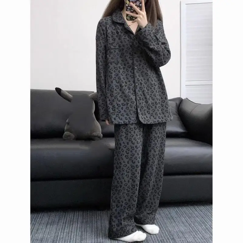 Hot Velvet Fleece Leisure Wear Autumn and Winter Fashion Leopard Print Retro Luxury Loungewear Set Two-Piece Set Dopamine Hot
Hot Velvet Fleece Leisure Wear Autumn and Winter Fashion Leopard Print Retro Luxury Loungewear Set Two-Piece Set Dopamine Hot
