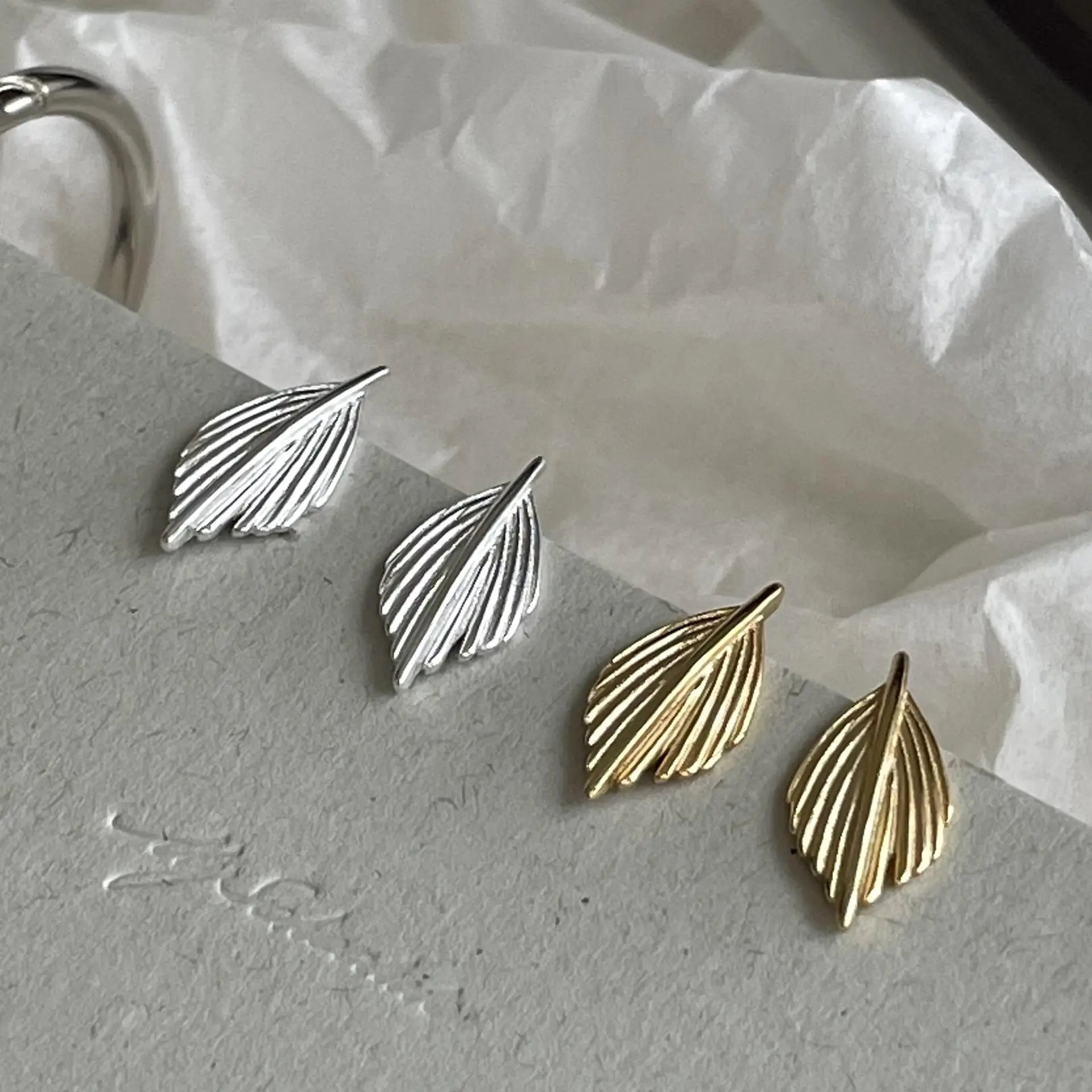 Серьги из серебра 925 пробы, элегантные универсальные женские серьги-гвоздики, ювелирные изделия, красивые Pendientes Mujer JHE24
Серьги из серебра 925 пробы, элегантные универсальные женские серьги-гвоздики, ювелирные изделия, красивые Pendientes Mujer JHE24