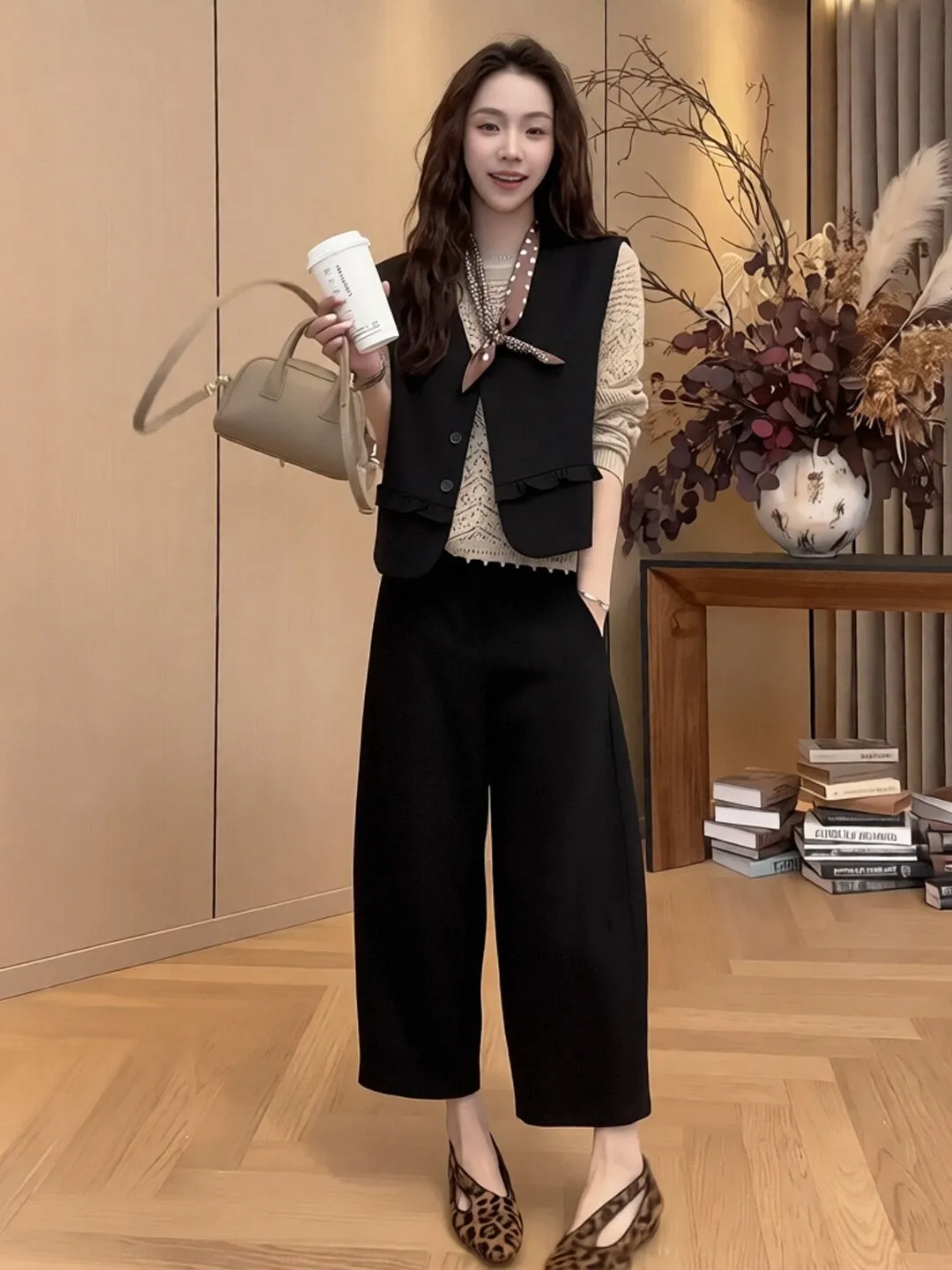 Spring Casual Loose Women's Three-Piece Set Hollow Top Vest Pants Elegant Age-Defying plus Size Fashion Ensemble
Spring Casual Loose Women's Three-Piece Set Hollow Top Vest Pants Elegant Age-Defying plus Size Fashion Ensemble