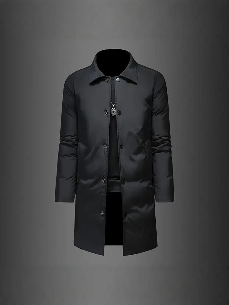 Мужская удлиненная пуховая куртка: теплая зимняя модель в городском стиле, из полиэфирного волокна, без капюшона, с высоким коэффициентом наполнения 90% белым пухом.
Мужская удлиненная пуховая куртка: теплая зимняя модель в городском стиле, из полиэфирного волокна, без капюшона, с высоким коэффициентом наполнения 90% белым пухом.