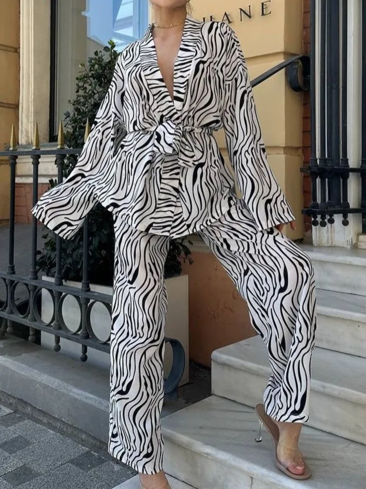 Women Fashion Stripe Print Shirts Casual Two Piece Set Sexy Deep V-neck Long Sleeve Lace-up Shirt Top Loose Pants Outfits Female
Women Fashion Stripe Print Shirts Casual Two Piece Set Sexy Deep V-neck Long Sleeve Lace-up Shirt Top Loose Pants Outfits Female