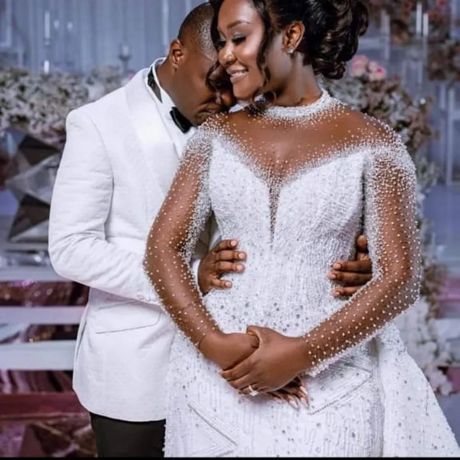 2025 Elegant African Wedding Dress Detachable Train High Neck Long Sleeves Beads Mermaid Bridal Bride Gowns Vestidos De Noiva
2025 Elegant African Wedding Dress Detachable Train High Neck Long Sleeves Beads Mermaid Bridal Bride Gowns Vestidos De Noiva