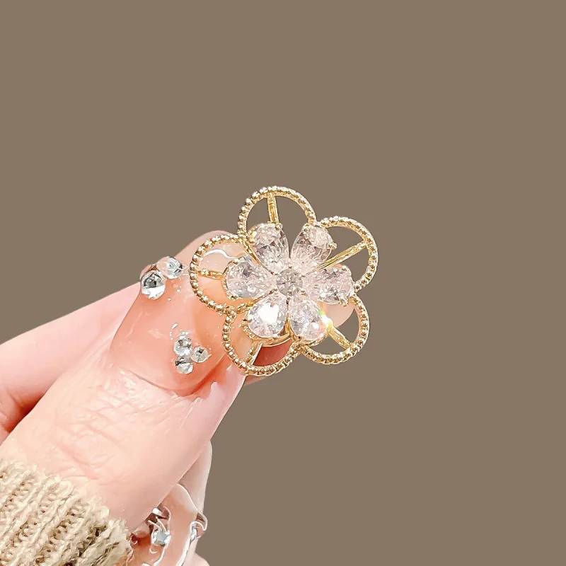 2PC setFloral Small Brooch Trendy High-end Small Corsage Summer Anti-exposure Pin Cardigan Accessory
2PC setFloral Small Brooch Trendy High-end Small Corsage Summer Anti-exposure Pin Cardigan Accessory