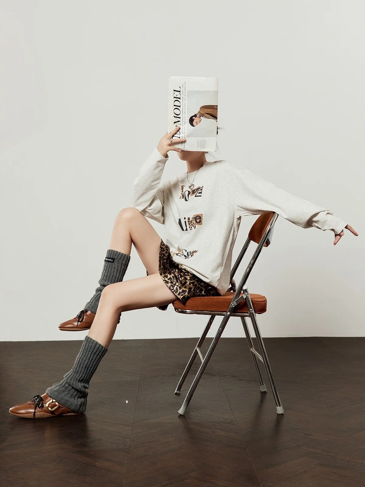 Летняя новинка: свободная женская футболка с леопардовым принтом, повседневная, из смесового хлопка и полиэстера, с круглым вырезом, от Zhou Li Wu
Летняя новинка: свободная женская футболка с леопардовым принтом, повседневная, из смесового хлопка и полиэстера, с круглым вырезом, от Zhou Li Wu