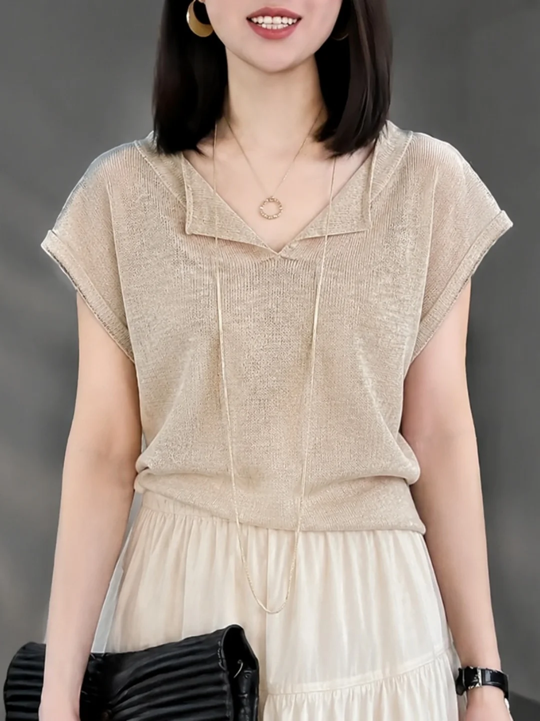 Summer Commute Style Unique Short Sleeve Knitted Pure Color Versatile Soft Comfortable Overhead Korean Version Soft Silk Top
Summer Commute Style Unique Short Sleeve Knitted Pure Color Versatile Soft Comfortable Overhead Korean Version Soft Silk Top