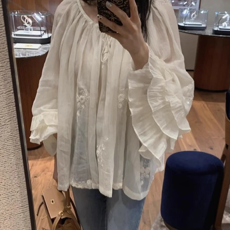 Sweet Embroidered Jacquard Flared Sleeve Shirt for Women's Autumn New Style French Causal Top
Sweet Embroidered Jacquard Flared Sleeve Shirt for Women's Autumn New Style French Causal Top