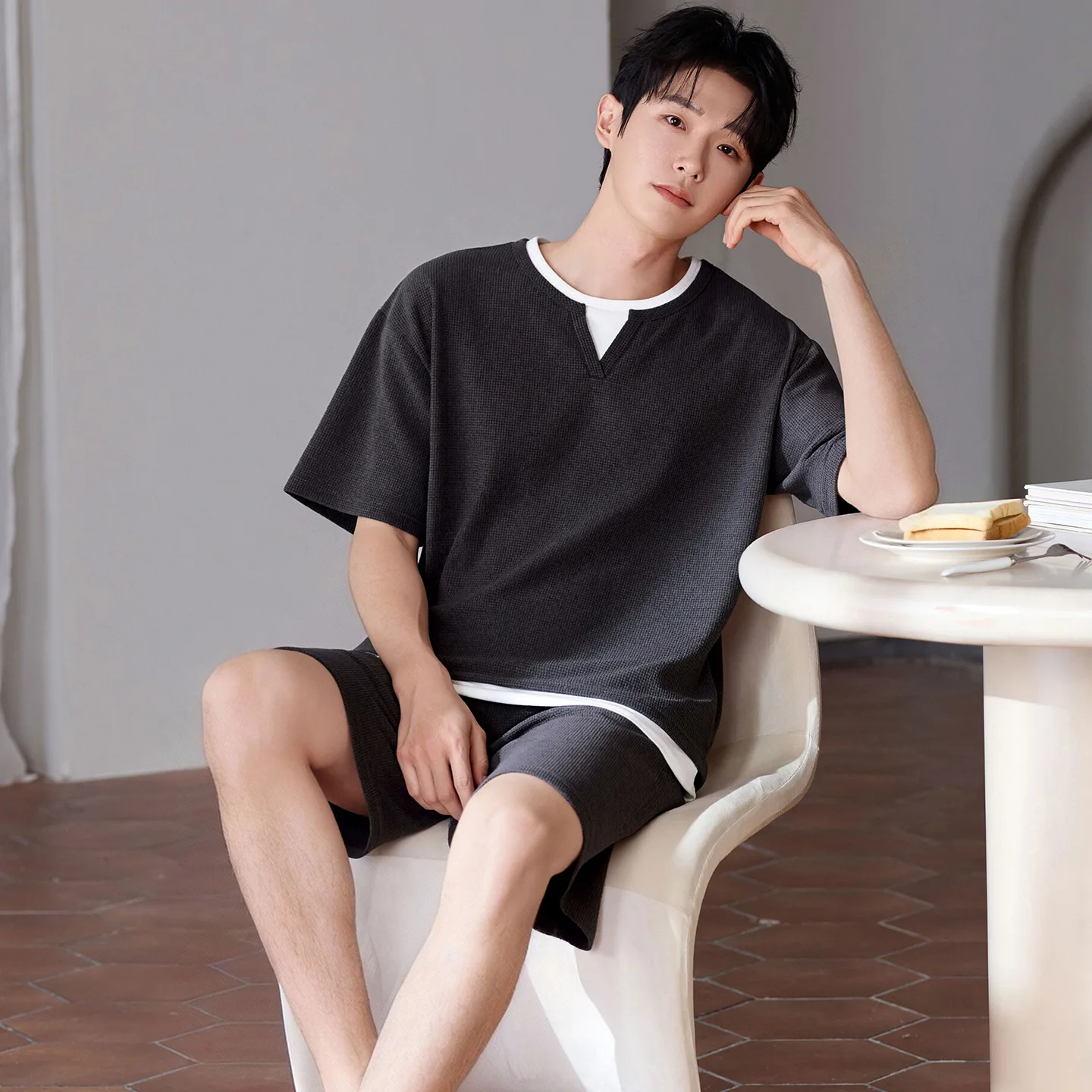 Men's Summer Pajamas Cotton Waffle short-sleeve and shorts Pajamas set Simple loose Sleepwear casual Male loungewear Dropship
Men's Summer Pajamas Cotton Waffle short-sleeve and shorts Pajamas set Simple loose Sleepwear casual Male loungewear Dropship